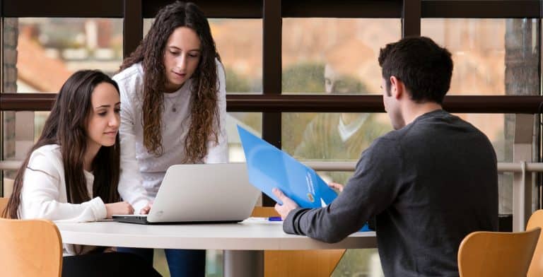 estudiar Psicología en Barcelona, estudiantes en la UAO