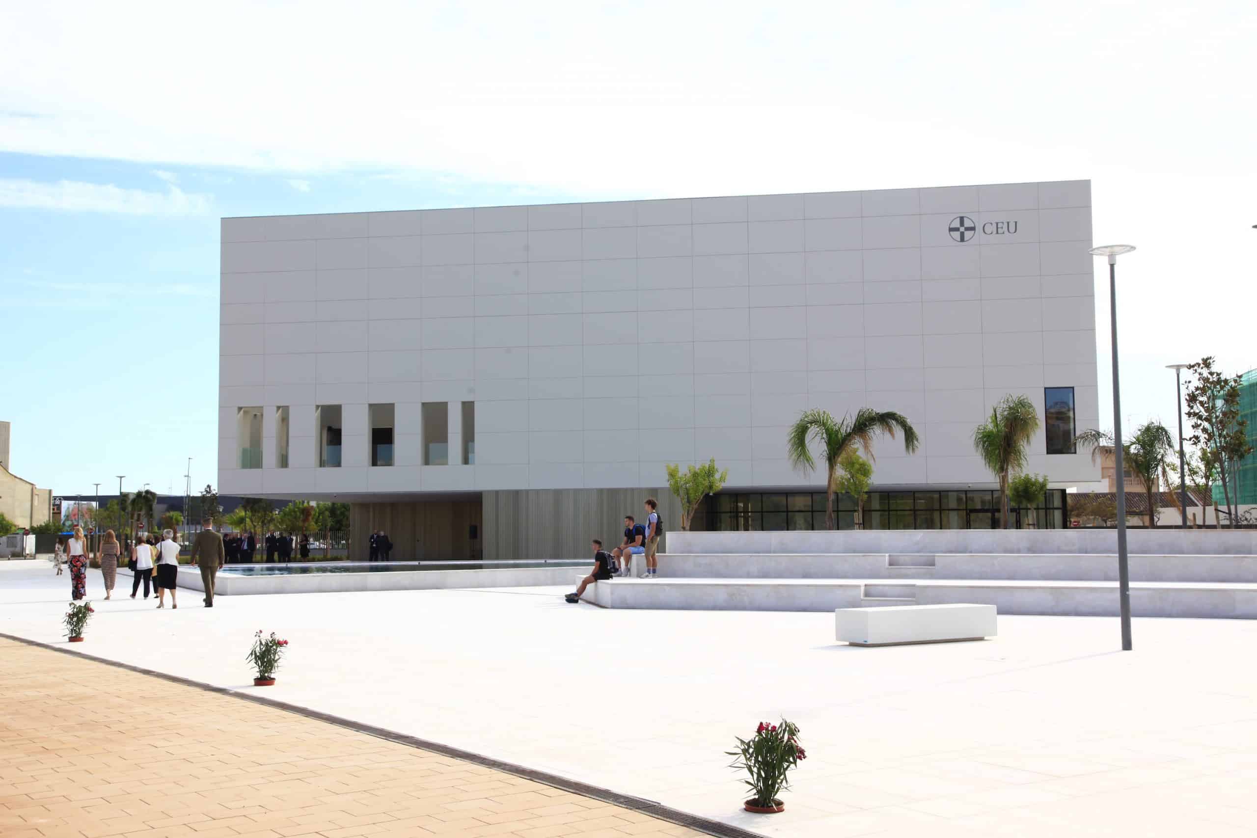 Se inaugura el nuevo paraninfo de la Universidad CEU Cardenal Herrera en el campus de Valencia