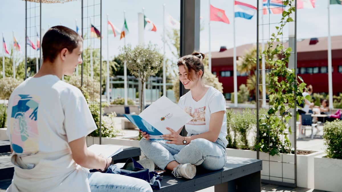 Alumnos en el campus Montepríncipe de la Escuela Politécnica Superior