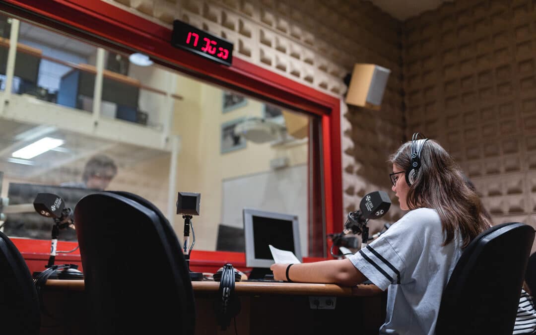 Estudiante de Periodismo en Barcelona hace prácticas de radio