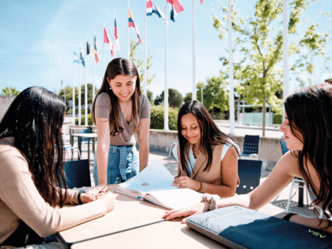 Alumnas internacionales en el campus de Montepríncipe