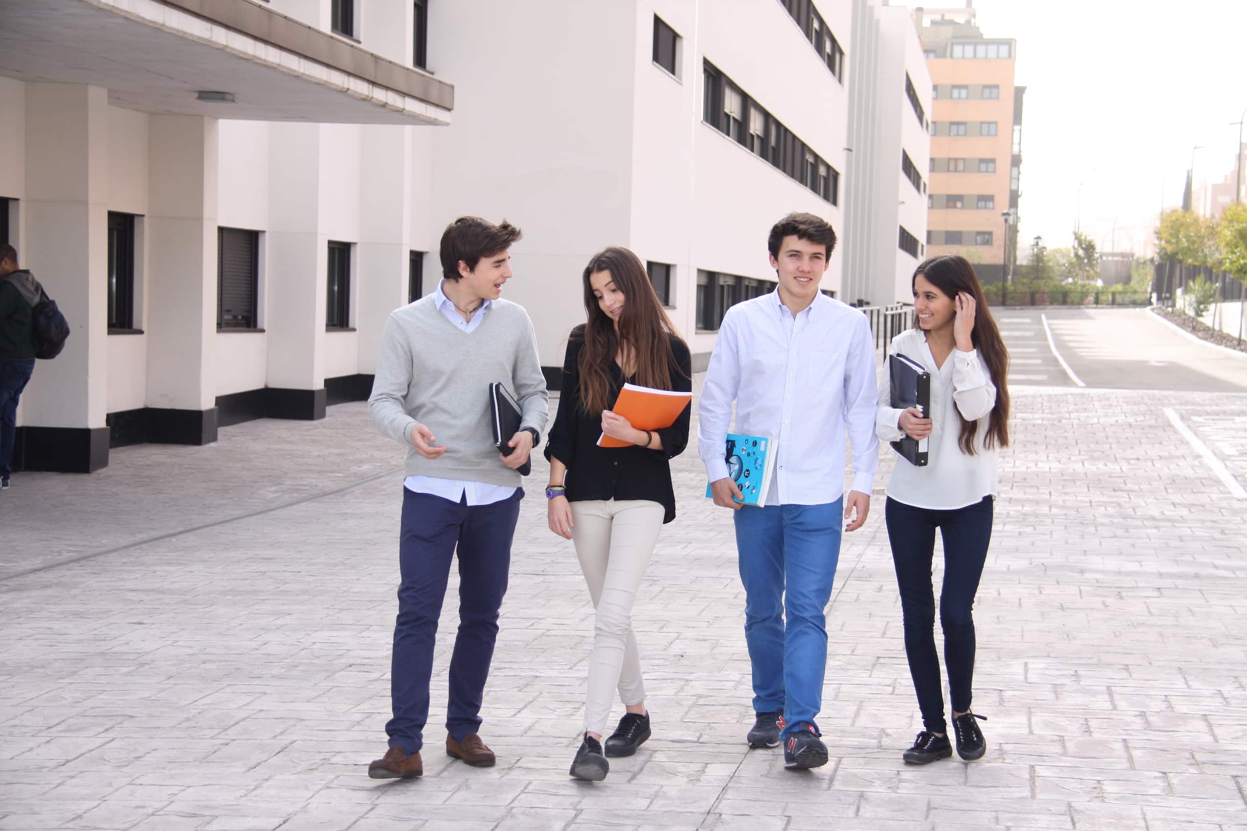 Post máster universitario en Dirección de Centros Educativos, alumnos de Bachillerato en el colegio CEU San Pablo Sanchinarro