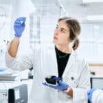 Investigadoras trabajando en el CEMBIO