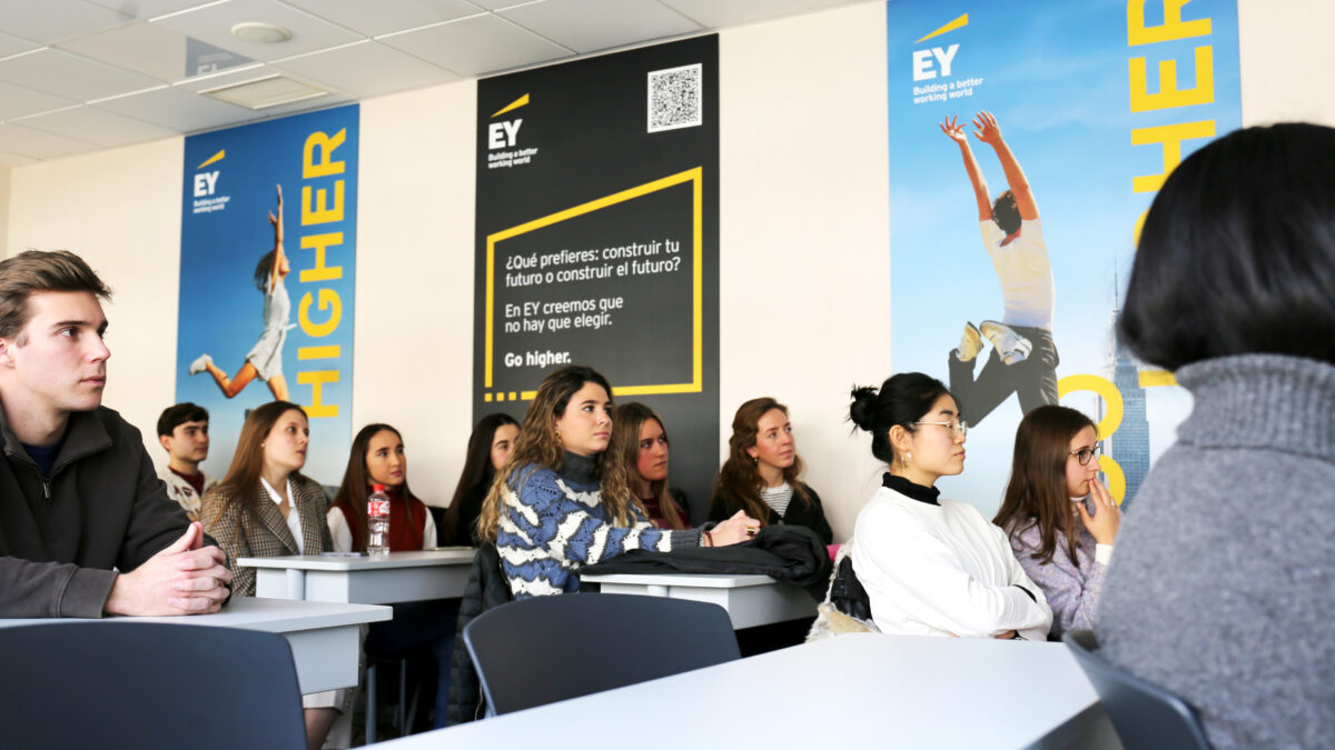 Alumnos en el Aula EY-CEU, un programa que se impartirá en la Facultad de Ciencias Económicas y Empresariales