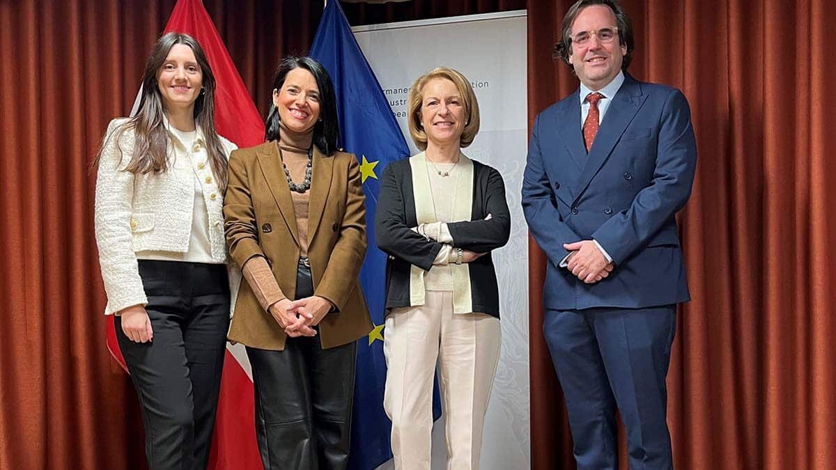 La delegación española posando en el encuentro de universidades EU.ACE en Bruselas