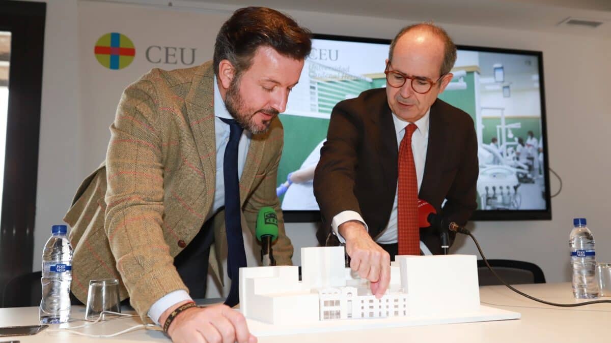 El Rector de la UCH CEU Higinio Marín Pedreño durante la rueda de prensa de presentación de la nueva sede que acogerá el Grado en Odontología en el campus de Elche